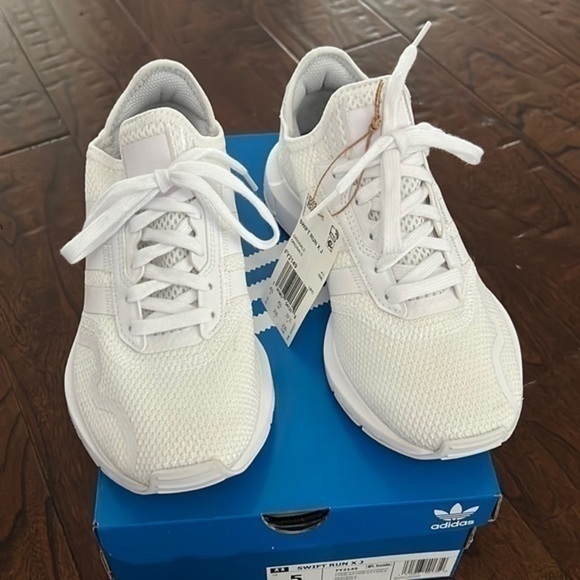 Adidas swift run size 5 - Picture 2 of 5